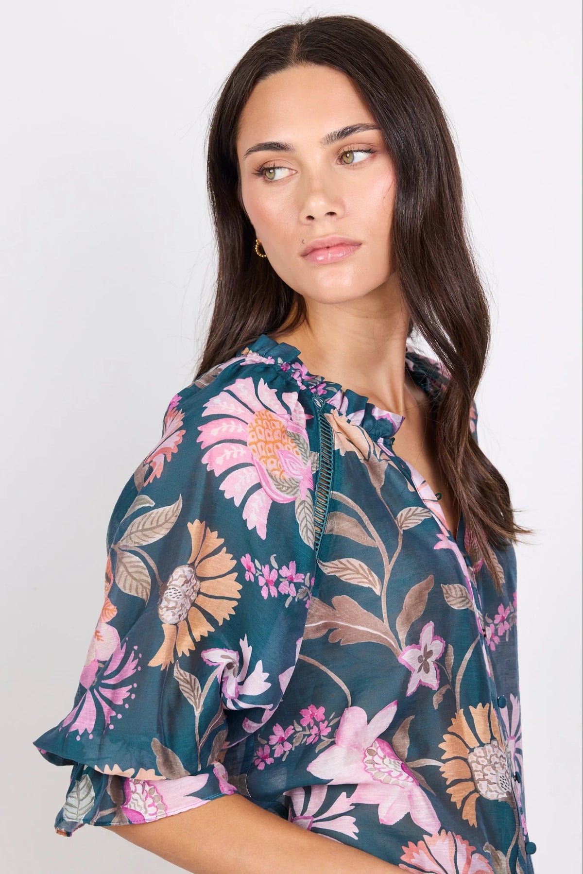 Soft floral scarf print
Rich petrol colourway
Relaxed floaty silhouette
Short balloon sleeves
Button front fastening
Lightweight linen blend fabric
Easy to dress up or down