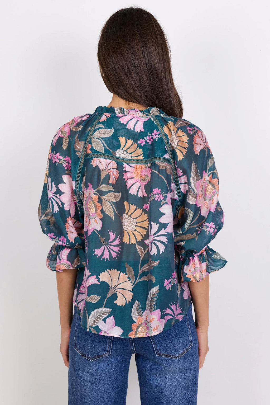 Soft floral scarf print
Rich petrol colourway
Relaxed floaty silhouette
Short balloon sleeves
Button front fastening
Lightweight linen blend fabric
Easy to dress up or down