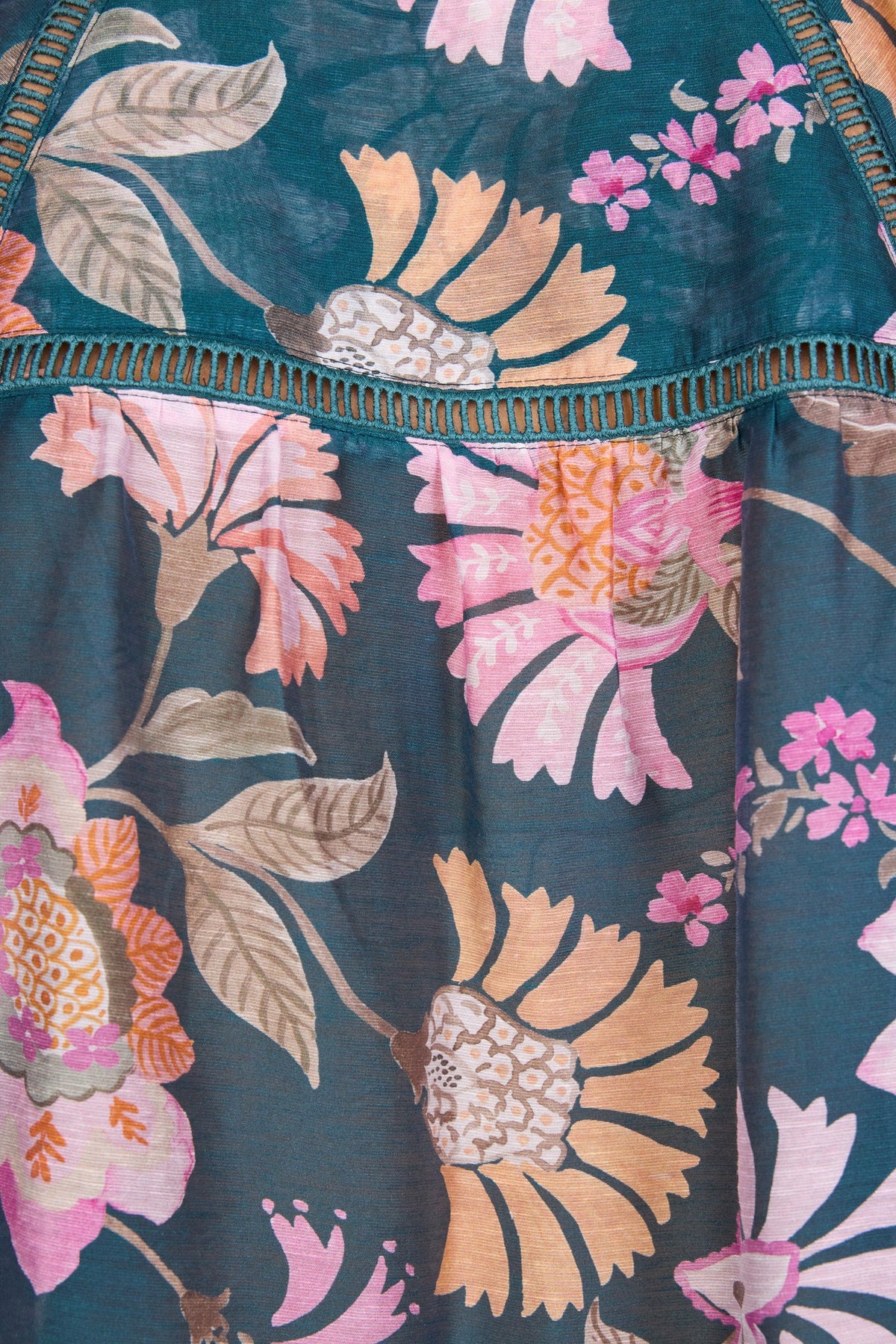Soft floral scarf print
Rich petrol colourway
Relaxed floaty silhouette
Short balloon sleeves
Button front fastening
Lightweight linen blend fabric
Easy to dress up or down