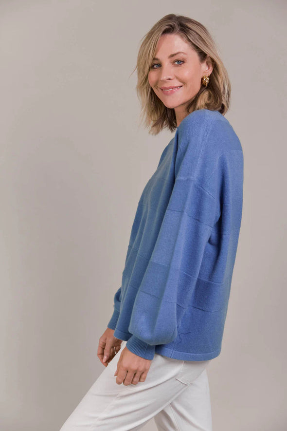 Reversible style
Round neck
Button-down detail
Drop shoulder
Long sleeves with wide rib cuff
Hip-length
Relaxed fit
50% Viscose, 28% Polyester, 22% Polyamide