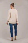 V-neck
Drop shoulder
Long sleeves
Side vents
Hip-length
Flat rib stitch detail
Relaxed fit
50% Viscose, 28% Polyester, 22% Polyamide
One Size