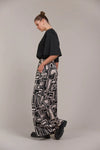 High-rise
Elastic waist
Inseam pockets
Wide-leg
Ankle-length
55% Polyester, 45% Recycled Polyester