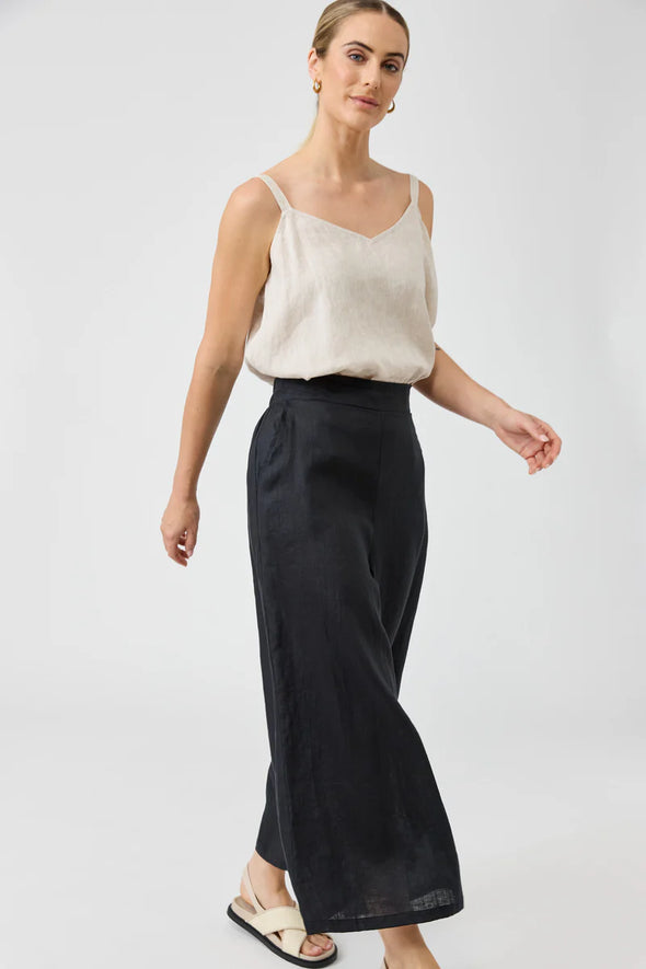 Elasticised waist
Side pockets
Wide flared ankle-length
100% Linen&nbsp;