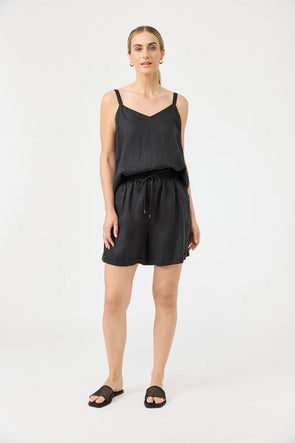 Side pockets
Elasticised waist with fabric drawstring
Cuffed hem
100% Linen