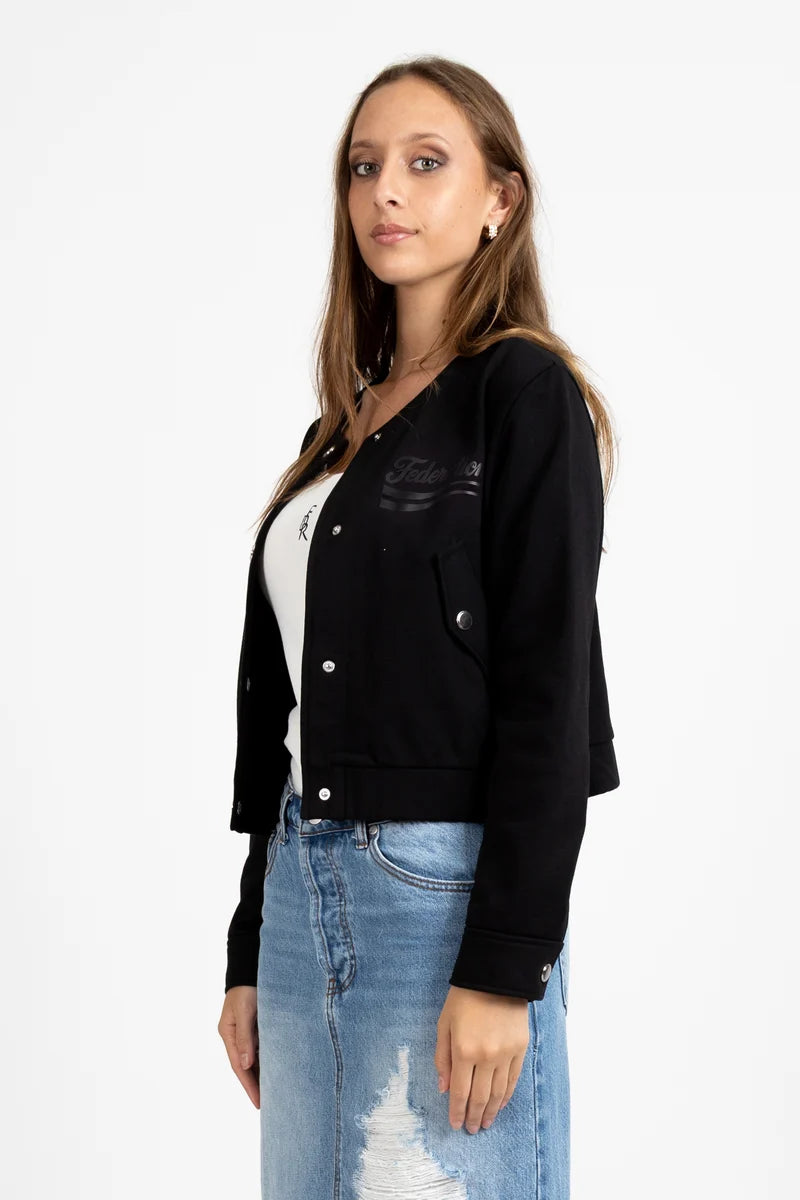 Cropped bomber silhouette
Heavyweight fleece fabrication
Collarless round neckline
Silver snap button front
Embroidered Federation script logo
Ribbed cuffs and hem
Side seam pockets
Standard fit
