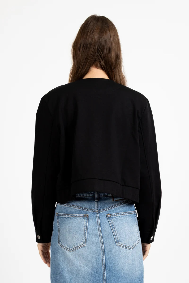 Cropped bomber silhouette
Heavyweight fleece fabrication
Collarless round neckline
Silver snap button front
Embroidered Federation script logo
Ribbed cuffs and hem
Side seam pockets
Standard fit