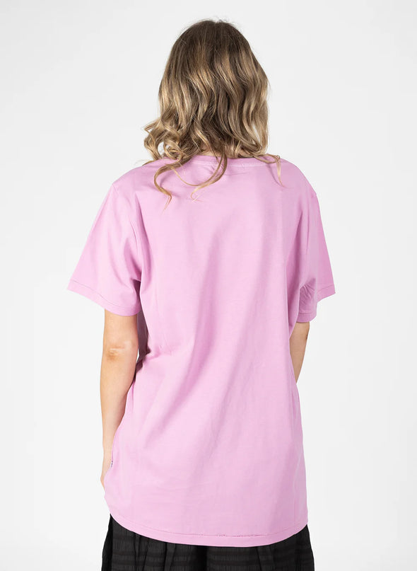 The Rush Tee is our favourite relaxed-fit tee shirt. Taken the best elements of an oversized tee and fine-tuning the shoulders and neckline to stay feminine. The sleeves and the hem have a nice grinning stitch detail too.  Complete with the&nbsp;new Caution print.  COMPOSITION 100% Cotton