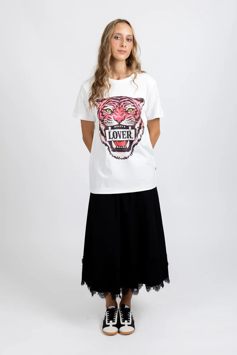 The Rush Tee in The Love Tiger Print is a bold statement piece that brings wild style to your everyday wardrobe. Featuring a striking Tiger print design, this tee combines comfort with contemporary edge. Perfect for layering or wearing solo, it's versatile enough for casual outings, weekend adventures, or relaxed social gatherings.

The classic tee silhouette ensures a flattering fit that works with your existing basics and standout pieces alike. Make a confident fashion choice with this eye-catching essent