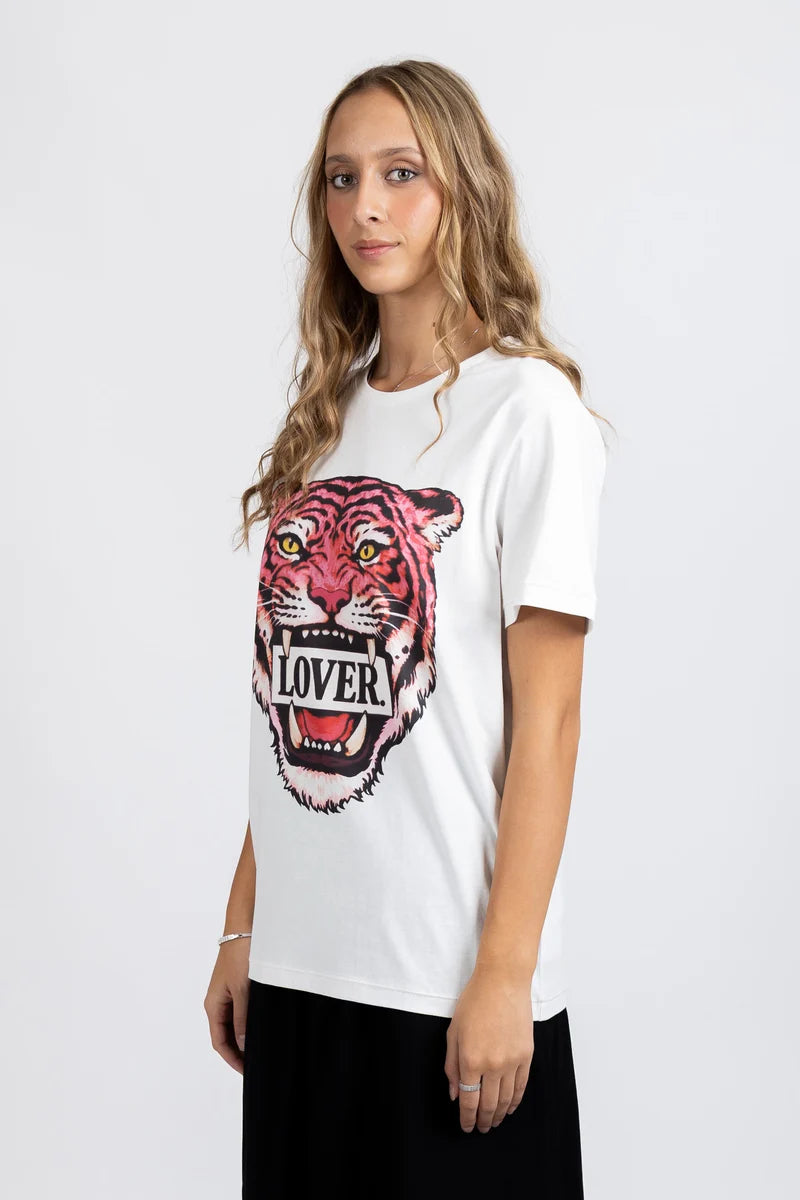 The Rush Tee in The Love Tiger Print is a bold statement piece that brings wild style to your everyday wardrobe. Featuring a striking Tiger print design, this tee combines comfort with contemporary edge. Perfect for layering or wearing solo, it's versatile enough for casual outings, weekend adventures, or relaxed social gatherings.

The classic tee silhouette ensures a flattering fit that works with your existing basics and standout pieces alike. Make a confident fashion choice with this eye-catching essent