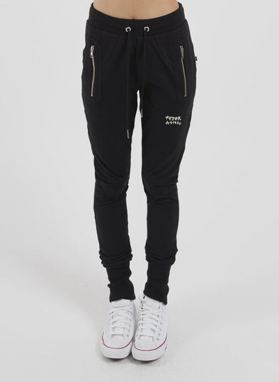 Featuring unique silver zip detailing and a cute sketch embroidery on the thigh. Wear them high or low with the flexible drawstring waistband. Made with a soft cotton and elastane blend - you simply can't look past these Escape Trackies