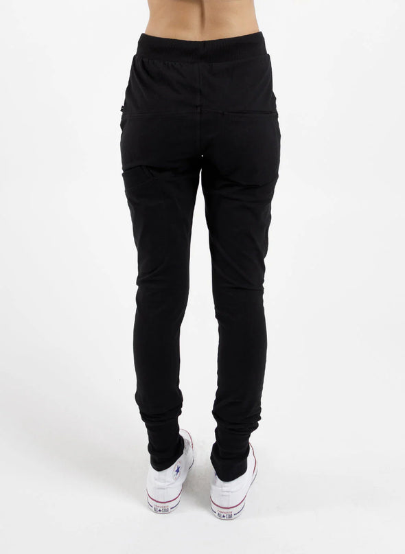 Featuring unique silver zip detailing and a cute sketch embroidery on the thigh. Wear them high or low with the flexible drawstring waistband. Made with a soft cotton and elastane blend - you simply can't look past these Escape Trackies