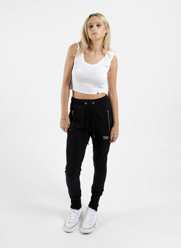Featuring unique silver zip detailing and a cute sketch embroidery on the thigh. Wear them high or low with the flexible drawstring waistband. Made with a soft cotton and elastane blend - you simply can't look past these Escape Trackies