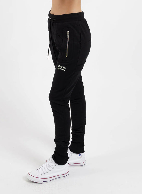 Featuring unique silver zip detailing and a cute sketch embroidery on the thigh. Wear them high or low with the flexible drawstring waistband. Made with a soft cotton and elastane blend - you simply can't look past these Escape Trackies