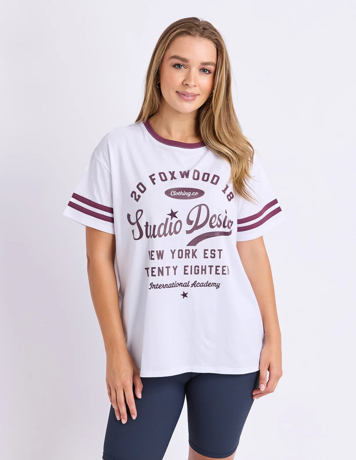 Foxwood exclusive front chest print
Contrast neckband
Sleeve print
100% Cotton