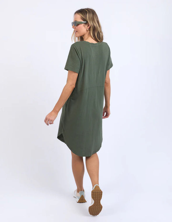 Effortlessly stylish and comfy, the Bay Dress is a must-have for your casual wardrobe. Made with comfort plus jersey, this throw-on-and-go dress is perfect for everyday wear. Say goodbye to morning outfit dilemmas!