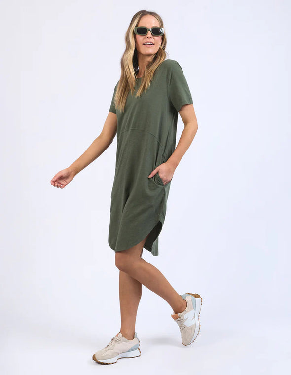 Effortlessly stylish and comfy, the Bay Dress is a must-have for your casual wardrobe. Made with comfort plus jersey, this throw-on-and-go dress is perfect for everyday wear. Say goodbye to morning outfit dilemmas!