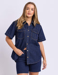 Button through placket

Front chest pockets

Relaxed fit

Fabric:

100% Cotton