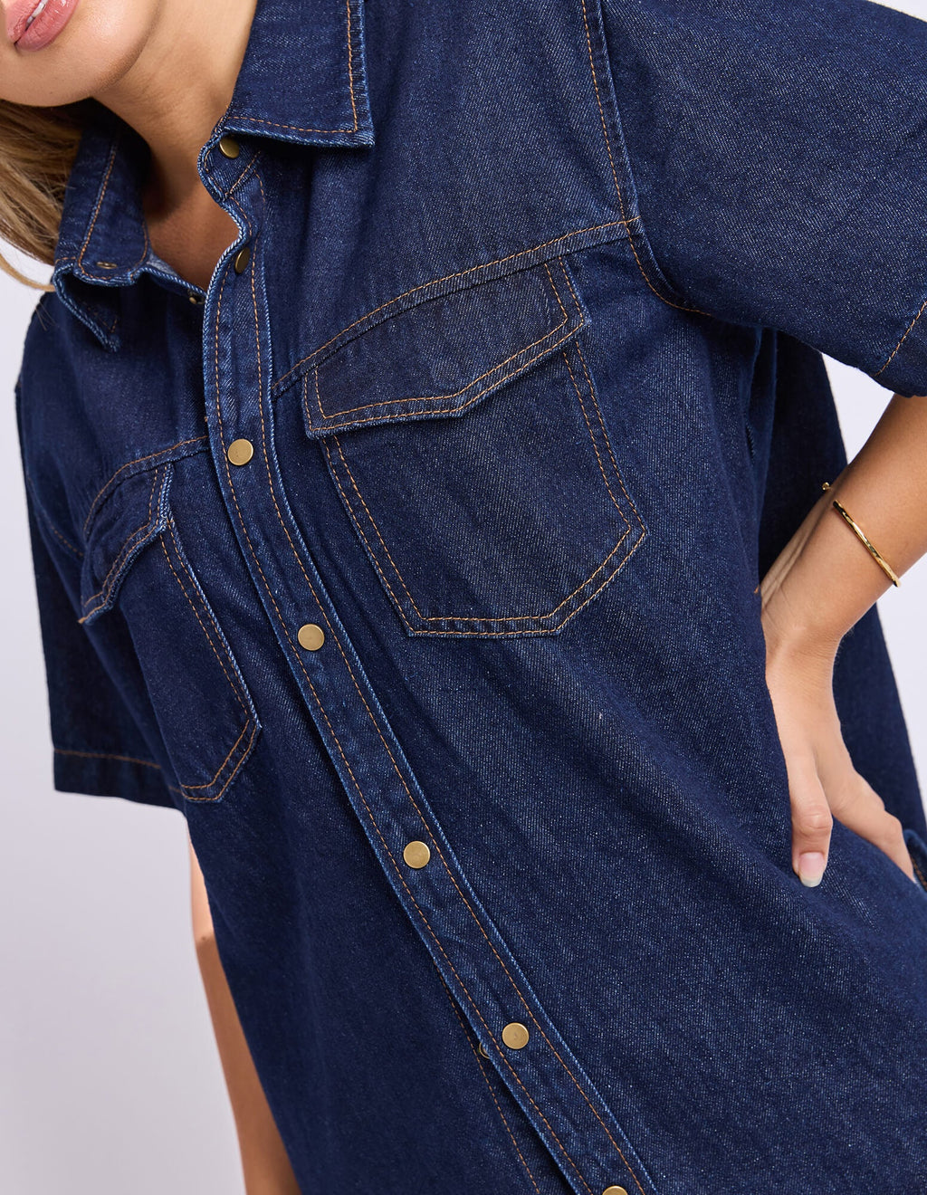 Button through placket

Front chest pockets

Relaxed fit

Fabric:

100% Cotton