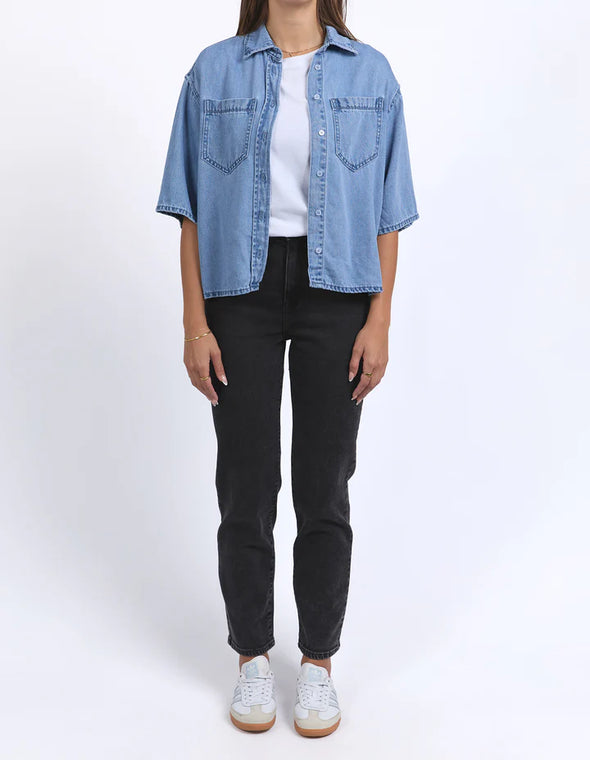 Get ready to elevate your denim game with the Foxwood Hutton Denim Shirt. This versatile shirt features a relaxed, boxy fit and elbow-length sleeves for a stylish update on the classic denim look. Pair it with trousers for a chic outfit, or throw it over a dress for effortless style. Your wardrobe's new MVP has arrived!