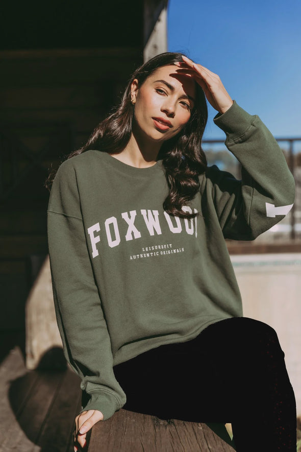 Introducing the must-have for this season: the Foxwood Interval Crew! With its timeless crew neckline and front chest print, this sweatshirt makes a subtle statement. But don't be fooled, the oversized back and shoulder print add a bold touch. Made with Foxwood LeisureFit fleece, it's the perfect blend of classic and standout style.