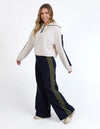 Elastic waist
Side panel detail
Relaxed Fit
61% Viscose 33% Nylon 6% Elastane