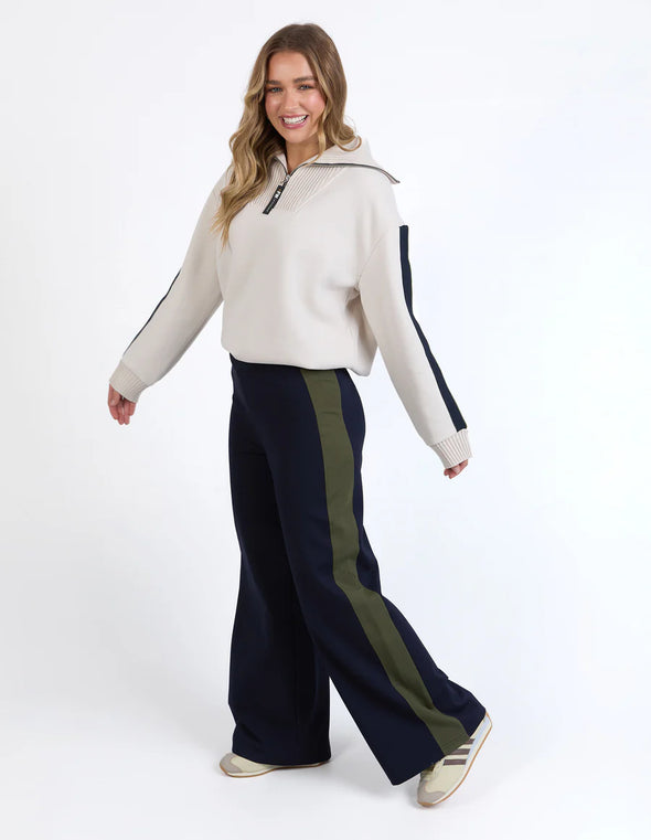 Elastic waist
Side panel detail
Relaxed Fit
61% Viscose 33% Nylon 6% Elastane
