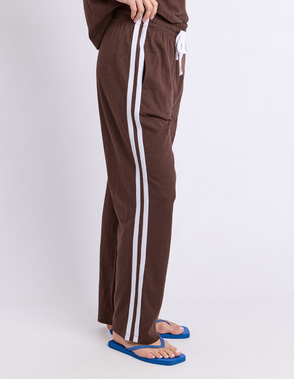 Chocolate brown
Relaxed fit
Wide elasticated waist with drawcord
Side taping detail
Side pockets
Lightweight Cotton Slub Jersey
100% Cotton