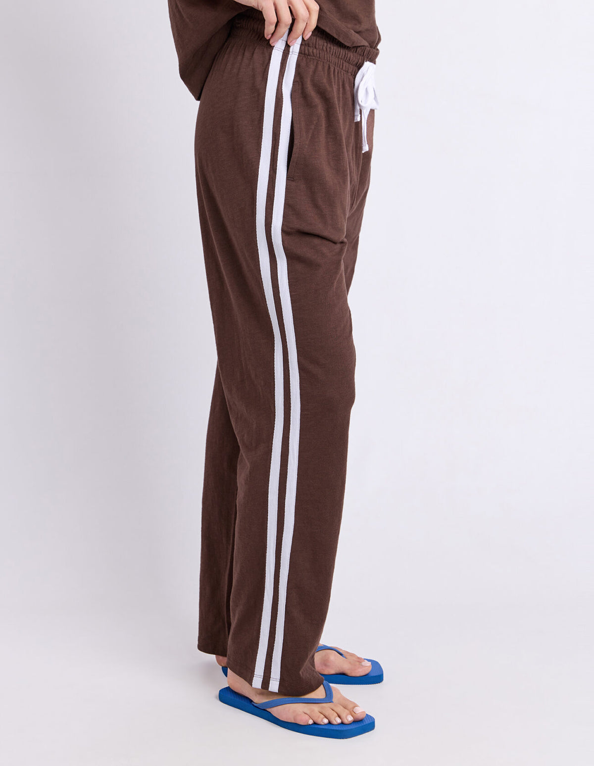 Chocolate brown
Relaxed fit
Wide elasticated waist with drawcord
Side taping detail
Side pockets
Lightweight Cotton Slub Jersey
100% Cotton