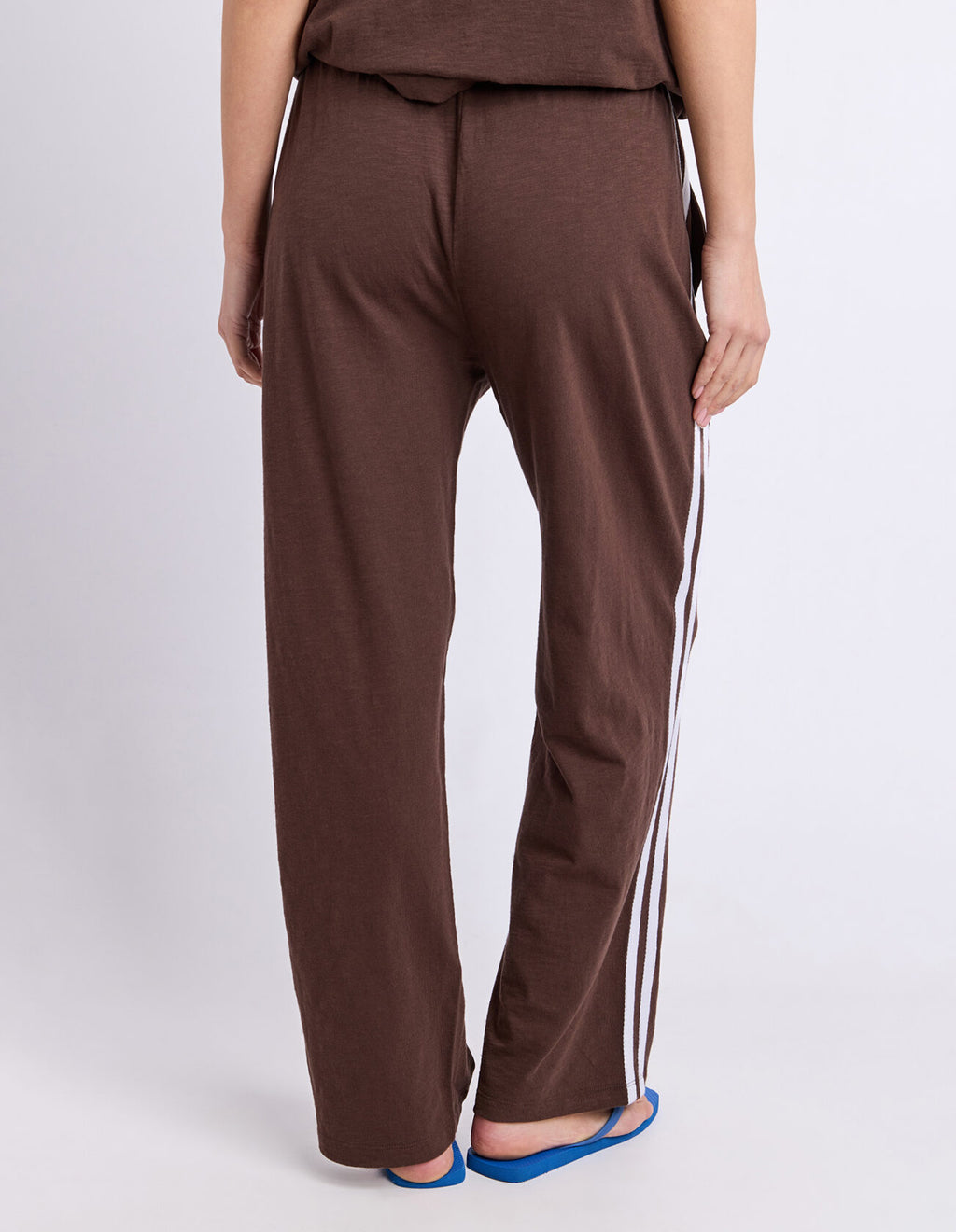Chocolate brown
Relaxed fit
Wide elasticated waist with drawcord
Side taping detail
Side pockets
Lightweight Cotton Slub Jersey
100% Cotton