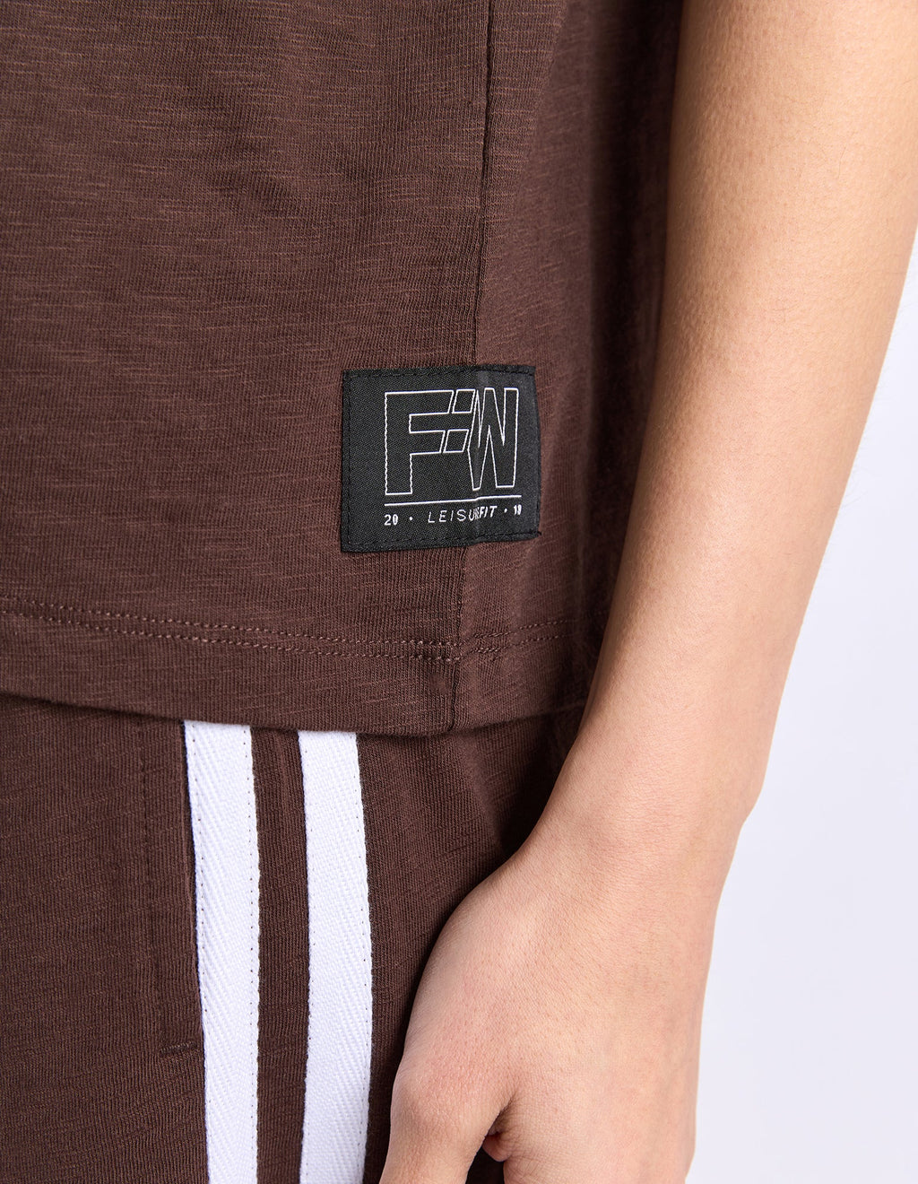 Relaxed, easy everyday fit
Classic round neckline
Large front pocket detail
Regular length
Soft 100% cotton
Versatile chocolate colour