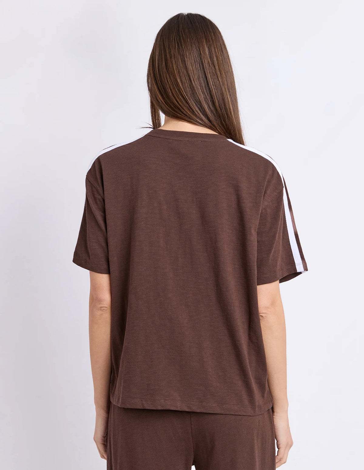 Relaxed, easy everyday fit
Classic round neckline
Large front pocket detail
Regular length
Soft 100% cotton
Versatile chocolate colour