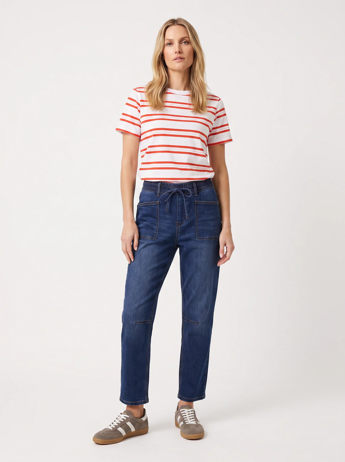 Classic crew neckline
Short sleeves
White base with red stripe design
Straight hemline
Easy pull-on style