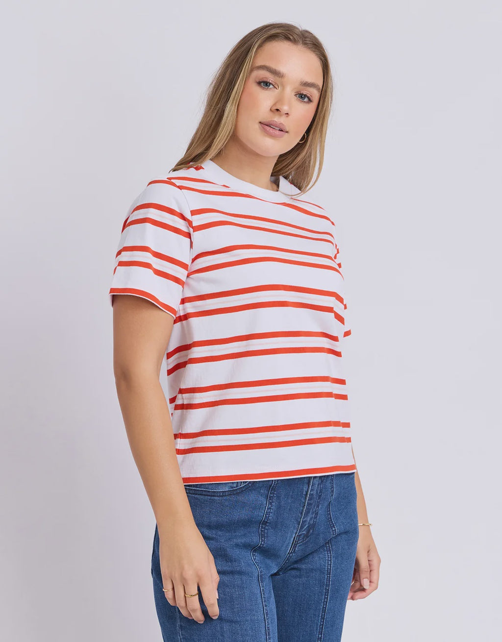 Classic crew neckline
Short sleeves
White base with red stripe design
Straight hemline
Easy pull-on style