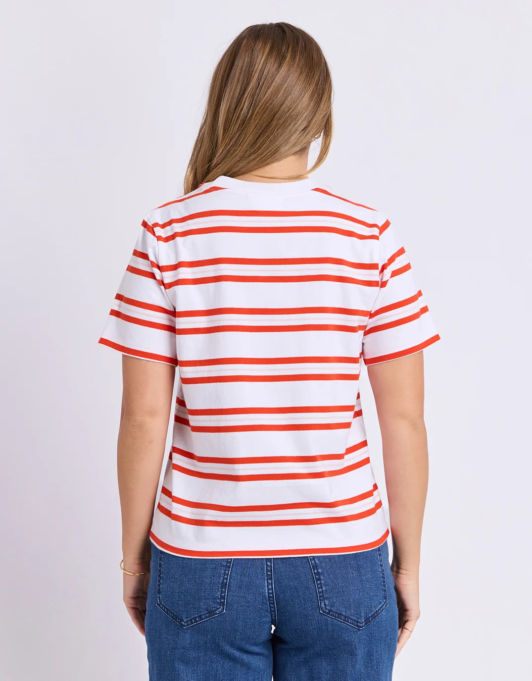 Classic crew neckline
Short sleeves
White base with red stripe design
Straight hemline
Easy pull-on style