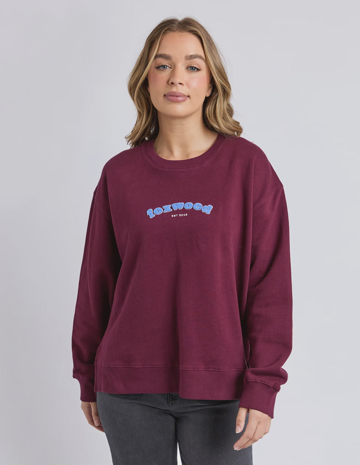 Specialty Foxwood front chest artwork
Side splits
Oversized fit
100% Cotton