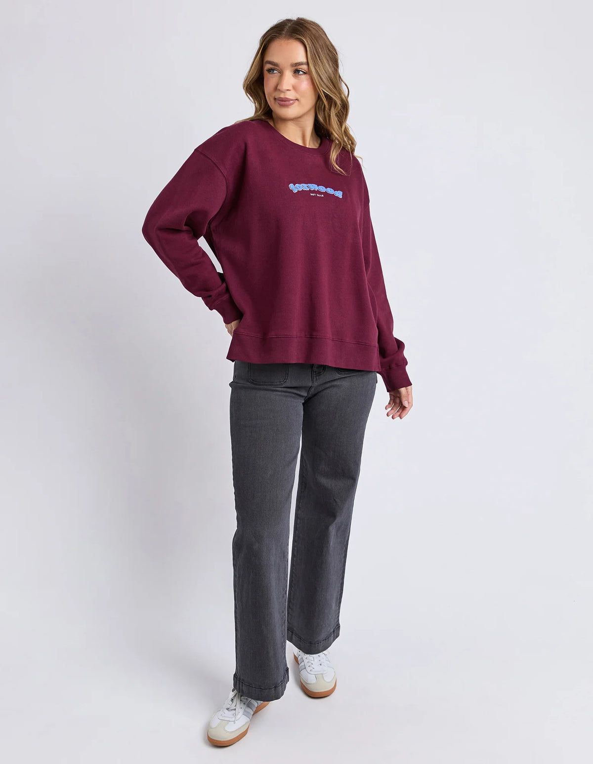 Specialty Foxwood front chest artwork
Side splits
Oversized fit
100% Cotton