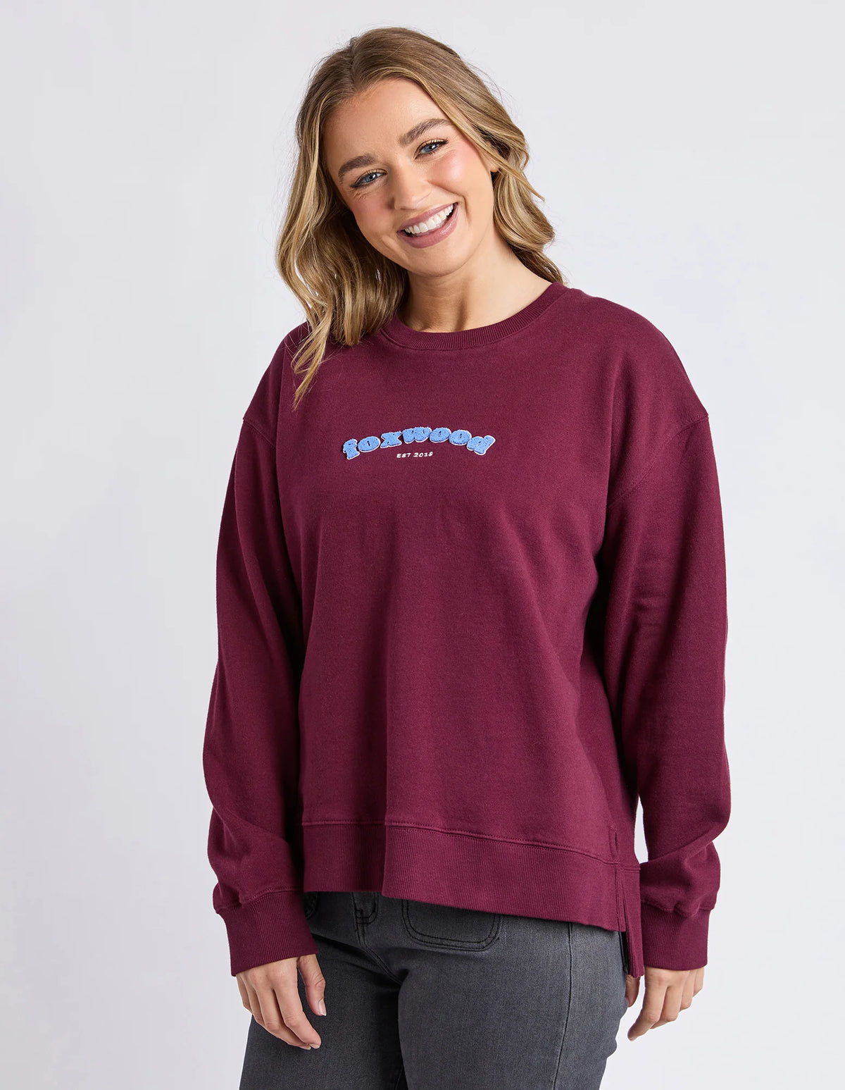 Specialty Foxwood front chest artwork
Side splits
Oversized fit
100% Cotton