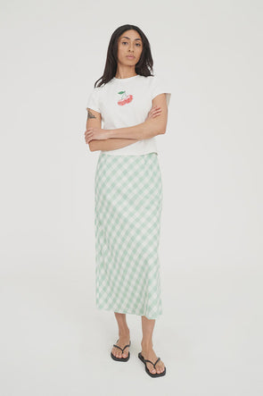 Say hello to effortless style with the Lila Midi Skirt — a refreshing addition to your warm-weather wardrobe. Showcasing the same Matcha green and white diagonal gingham print as the Celine Dress, it’s perfect for coordinating or standing out on its own.