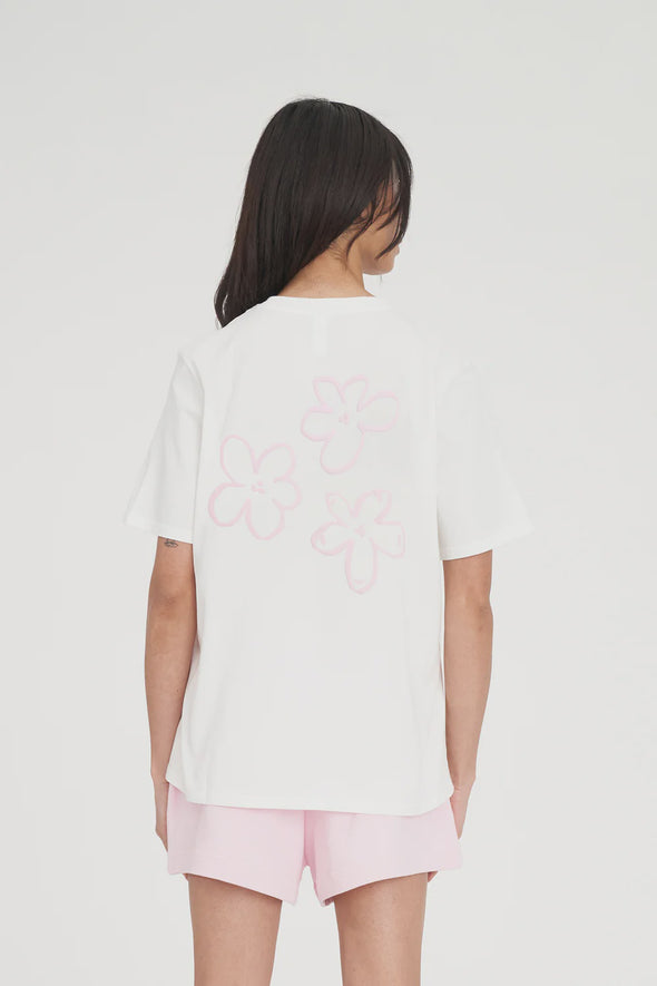 Stay effortlessly cool with the Huffer Fresh Tee — a laid-back essential made for chill days and good vibes. Crafted from 100% cotton in a soft, standard-weight jersey (170gsm), it offers all-day comfort and an easy, classic fit.