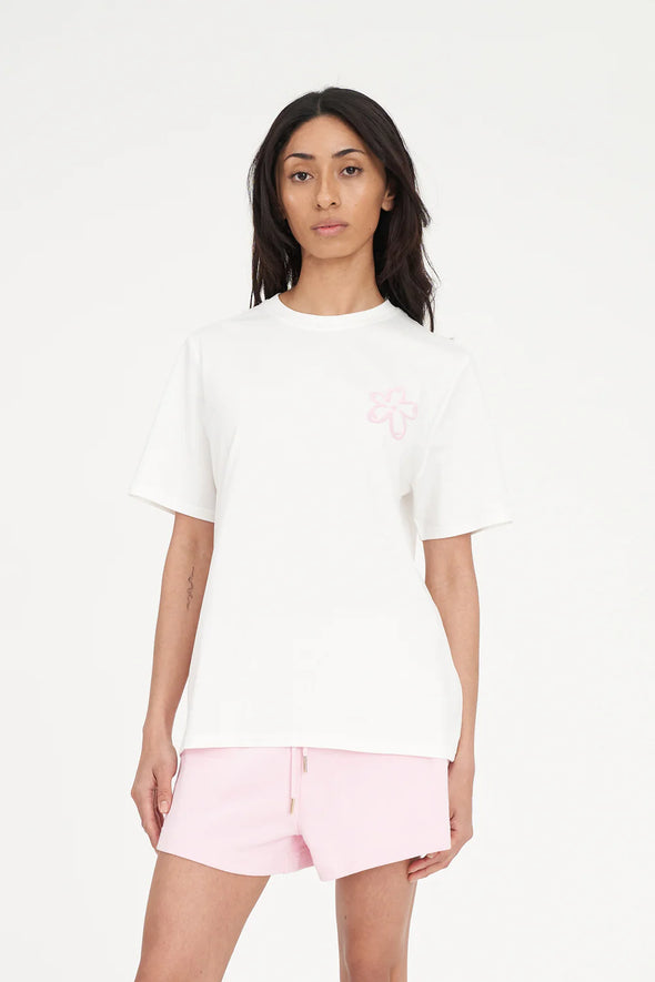 Stay effortlessly cool with the Huffer Fresh Tee — a laid-back essential made for chill days and good vibes. Crafted from 100% cotton in a soft, standard-weight jersey (170gsm), it offers all-day comfort and an easy, classic fit.