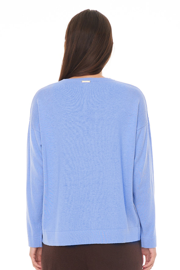 Our versatile yet stylish Neve Crew top from Huffer is sure to please, coming in so many gorgeous colours along with a 50% merino contents this top is your winter essential. The Neve Crew sports a round neck and long sleeves with a relaxed fit. Size down if you prefer a more fitted look.