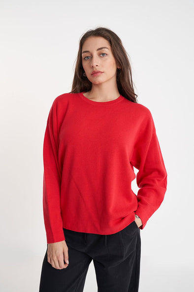 Kick it back and unwind with the squad in this 100% cotton knit sweater from Huffer. With a classic fit and drop shoulder design, you'll be taking relaxation to brand new heights. And with a Huffer branded gold metal plate, you'll be looking fly while knitting up a storm. Time to chill!