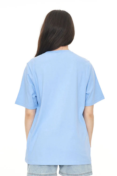 Experience comfort and style in the Huffer Relaxed Tee! Made with 220gsm cotton fabric, it is a thicker cotton perfect&nbsp; this cornflower blue tee features a bold 'Huffer Hills' college inspired print. Whether you're hitting the shops or lounging at home, this tee has got you covered.