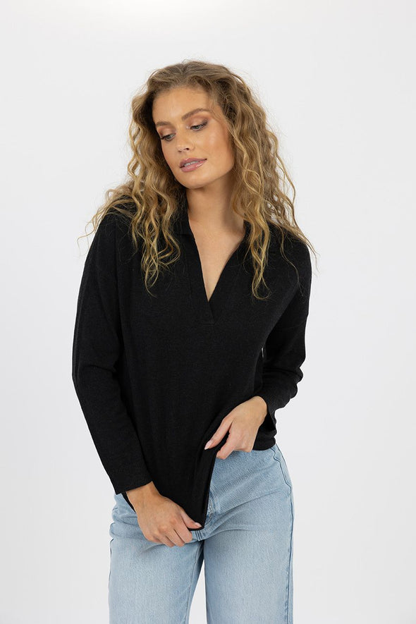 A knit we know will be reached for time and time again. Featuring a V neck and collared neckline giving this top a fun detail. with a midweight feel it offers warmth with remaining sleek and fitted. Black you can never go wrong styled alongside any of your favourite tones.