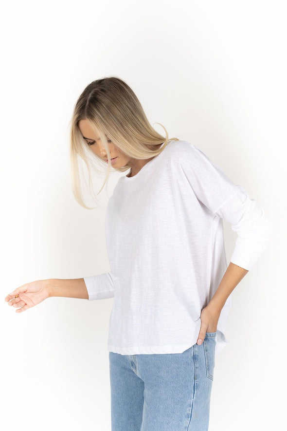 Relaxed, oversized tee.
100% breathable, soft self-textured cotton slub.
Drop shoulder design for a relaxed fit.
Full-length sleeves with seam detail.
Hem curves up slightly at front.
Back scooped hem is longer than front – great booty coverage.
Soft cotton garment dye which feels better with every wash.
Designed to look washed and worn.
Will sit just below hip on average height.
Garment dyed – slight variations in dye lots will occur. Every piece is unique.