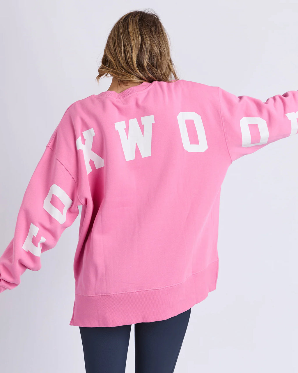 The Foxwood Interval Crew combines relaxed comfort with refined style. Featuring an oversized silhouette, ribbed detailing, and an extended back hem with side splits, this cotton blend crew works seamlessly from weekend lounging to elevated casual outings. Bold blue lettering on a rich brown base makes a quiet statement, while the soft fabric and unrestricted fit invite effortless layering and movement.

100% Cotton
