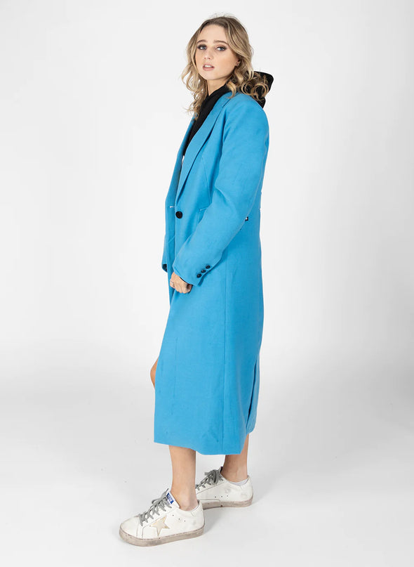 The Ivy Coat is a cozy wool blend jacket that comes fully lined and features elegant & new colourways. Plus a sleek collar perfect for formal occasions and events, or for your work wardrobe. A great layering piece to add that final touch of glam to any outfit.