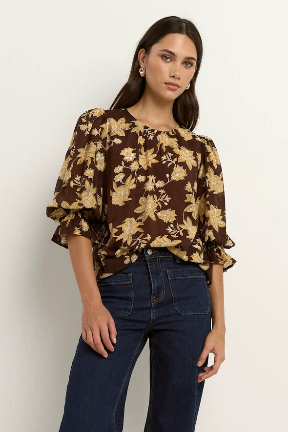 -Pull-on style with a round neckline for fuss-free wear
- Relaxed silhouette with soft gathers for a floaty finish
- Voluminous short sleeves with ruffle detail at the cuff
- All-over floral print in warm chocolate and khaki tones
- 70% Viscose 30% Nylon