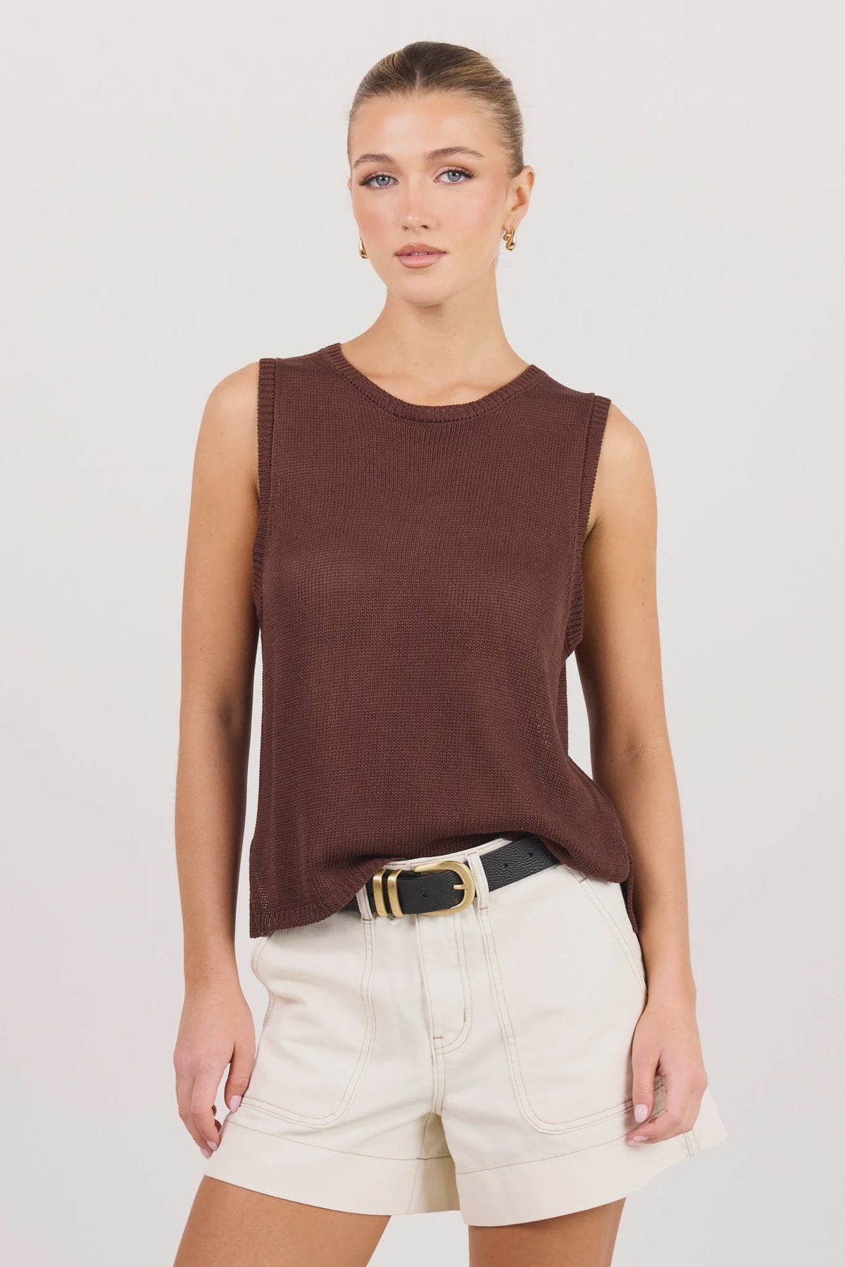 - High-waisted fit gives a flattering silhouette
- Front pockets and contrast stitching add modern detail
- Zip closure for a clean, classic finish
- Fabric - 100% Cotton