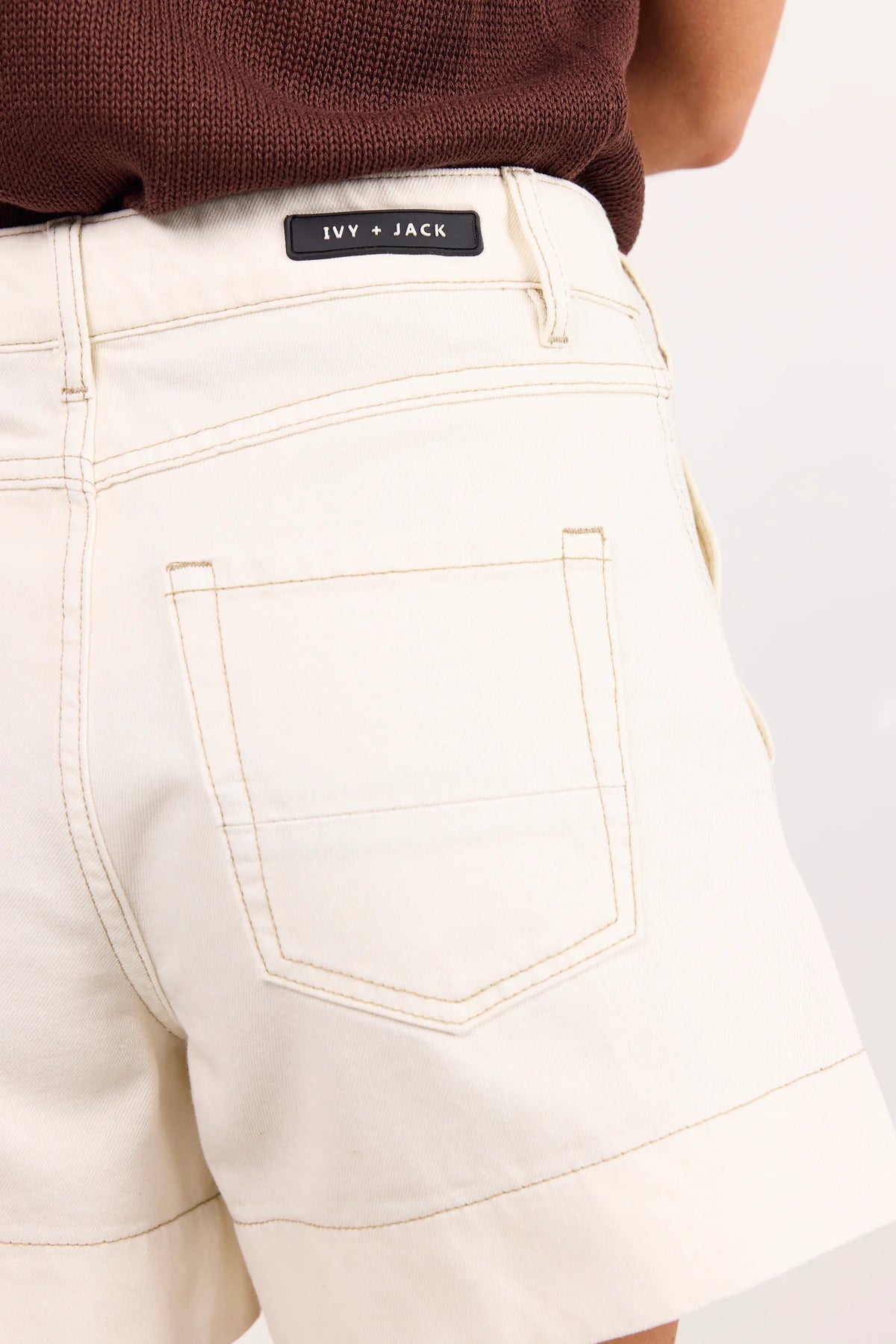 - High-waisted fit gives a flattering silhouette
- Front pockets and contrast stitching add modern detail
- Zip closure for a clean, classic finish
- Fabric - 100% Cotton
